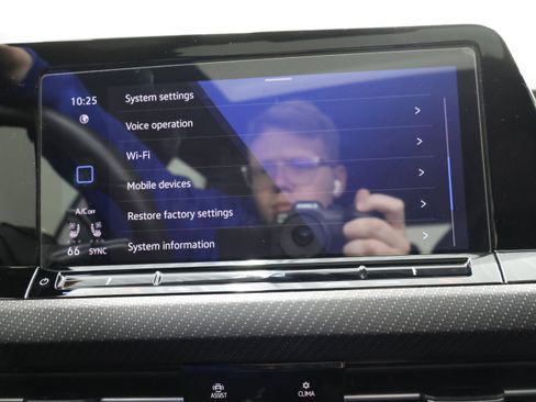 Used 2024 Volkswagen Golf R image 56