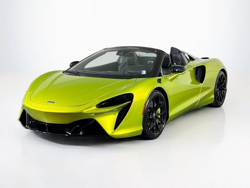 Used 2025 McLaren Artura Spider RWD image 1