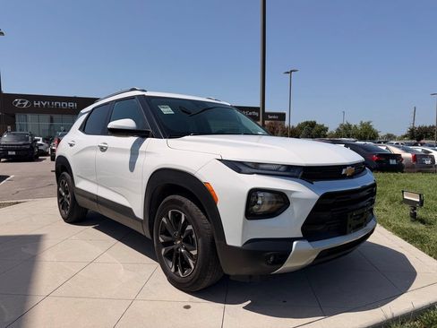 Used 2023 Chevrolet TrailBlazer LT w/ Convenience Package FWD image 12