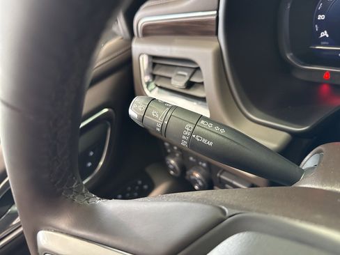 Used 2023 Chevrolet Tahoe Z71 w/ Luxury Package image 25