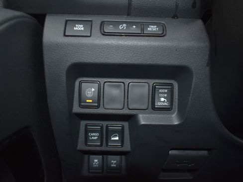 Used 2022 Nissan Frontier PRO-4X w/ Pro-4X Premium Package image 10