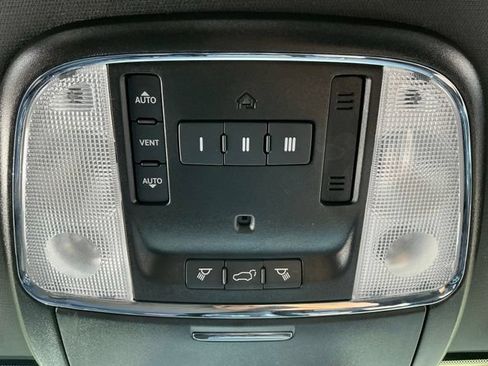 Used 2021 Jeep Grand Cherokee Laredo X AWD/4WD image 23