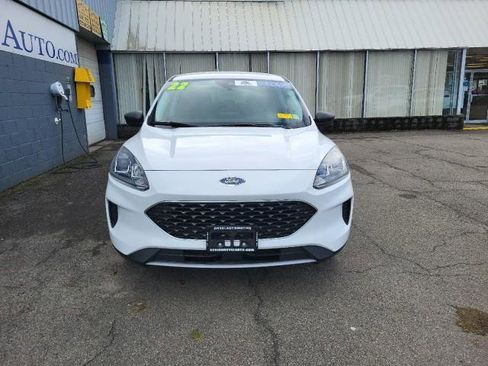 Used 2022 Ford Escape SE w/ Cold Weather Package image 4