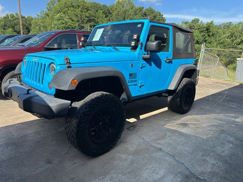Used 2018 Jeep Wrangler Sport AWD/4WD image 2