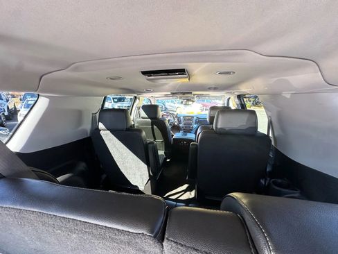 Used 2017 GMC Yukon XL SLT w/ Premium Edition image 14