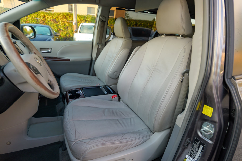 Used 2011 Toyota Sienna XLE w/ Premium Pkg FWD image 18