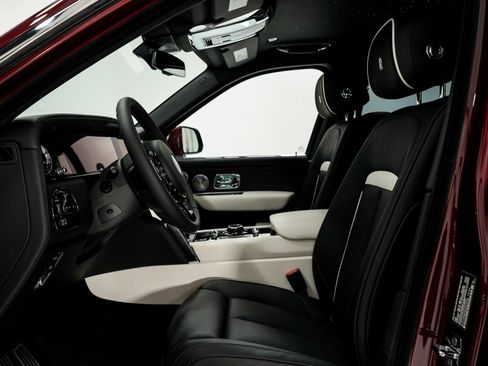 Used 2025 Rolls-Royce Cullinan image 15