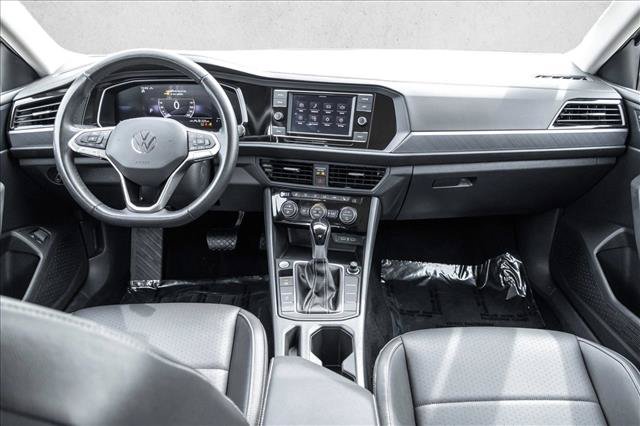 Used 2024 Volkswagen Jetta SE FWD image 19