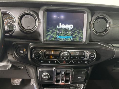 Used 2021 Jeep Gladiator Overland image 16