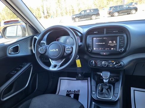 Used 2023 Kia Soul LX w/ LX Technology Package image 15
