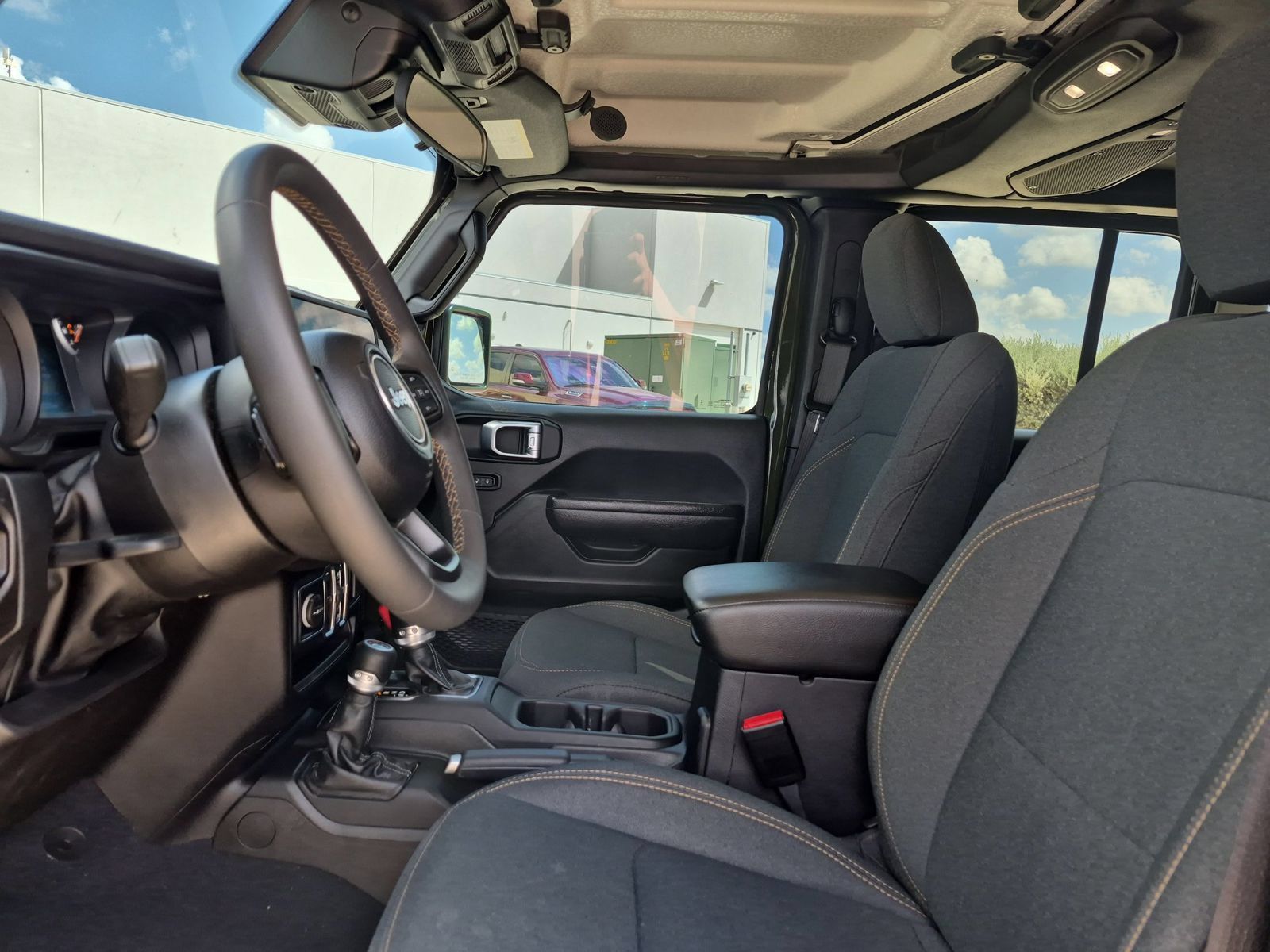 Used 2024 Jeep Gladiator Sport AWD/4WD image 9