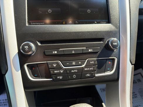 Used 2016 Ford Fusion SE image 29