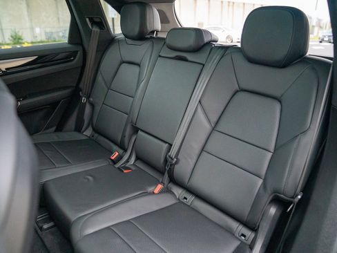 Used 2019 Porsche Cayenne image 23