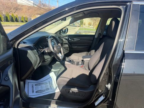 Used 2018 Nissan Rogue SV w/ Premium Package image 25