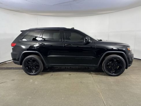 Used 2019 Jeep Grand Cherokee Laredo image 37