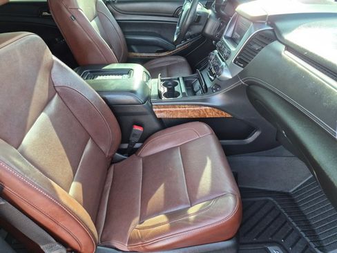 Used 2019 Chevrolet Suburban Premier w/ Premier Plus Edition AWD/4WD image 22