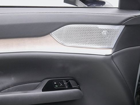 Certified 2025 Volvo EX90 Ultra image 12