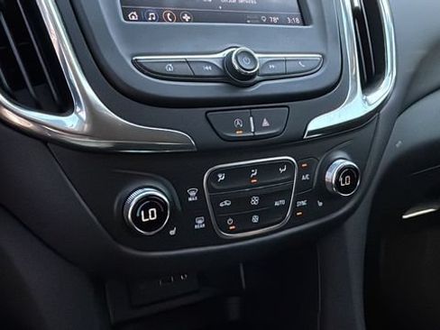 Used 2024 Chevrolet Equinox LT FWD image 31