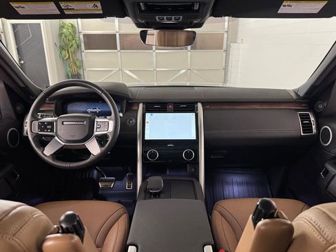 Used 2024 Land Rover Discovery Dynamic SE image 32