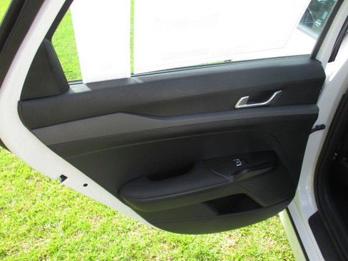 New 2025 Kia K5 LXS image 16