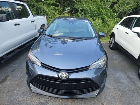 Used 2017 Toyota Corolla LE FWD image 2