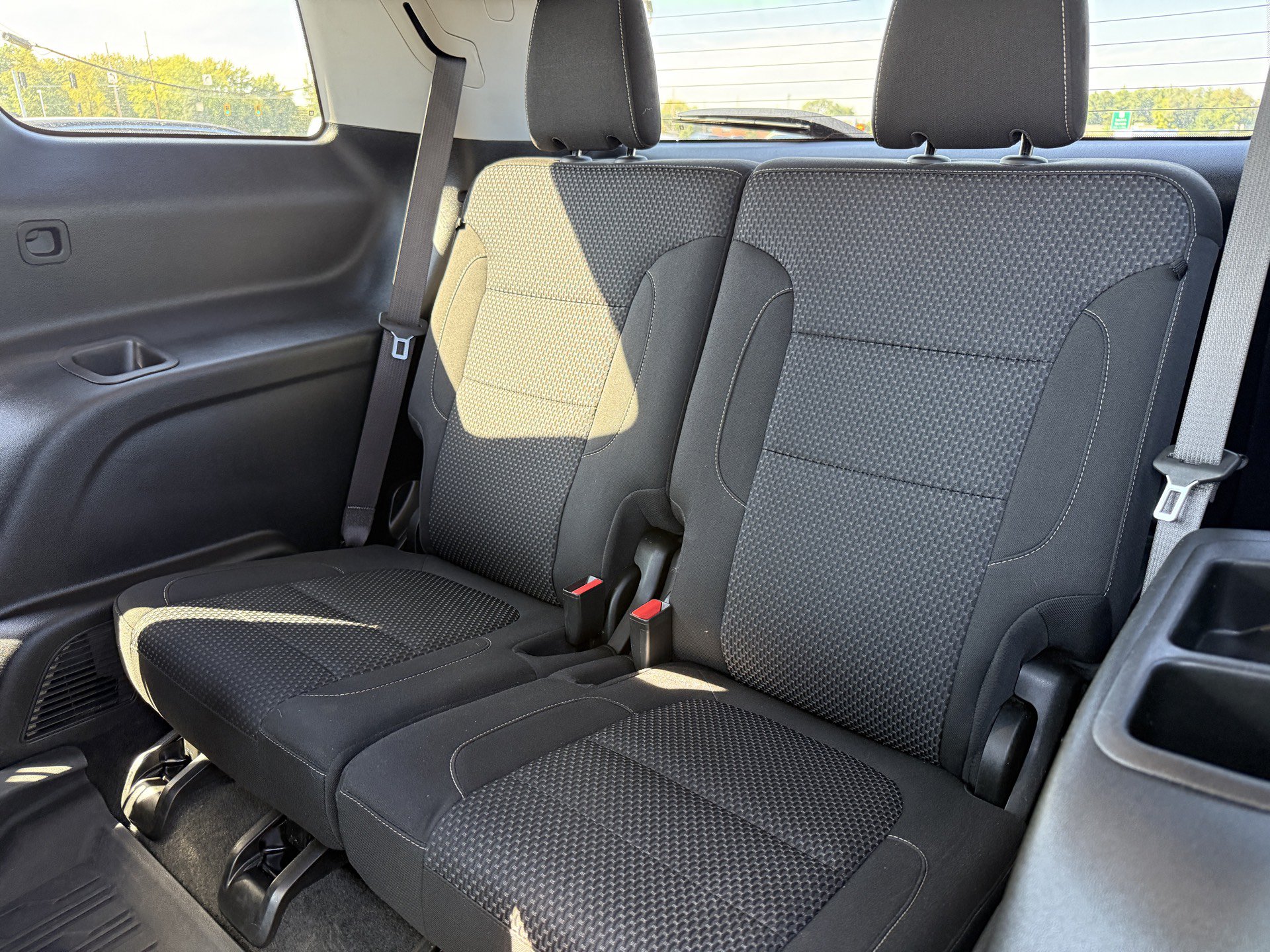 Used 2023 GMC Acadia SLE w/ Driver Convenience Package FWD image 32