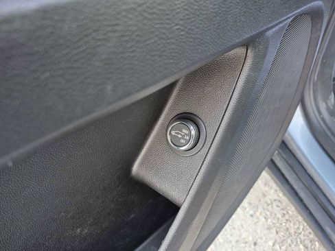 Used 2019 Chevrolet Traverse LT image 16