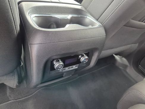 Used 2025 GMC Acadia Elevation FWD image 8