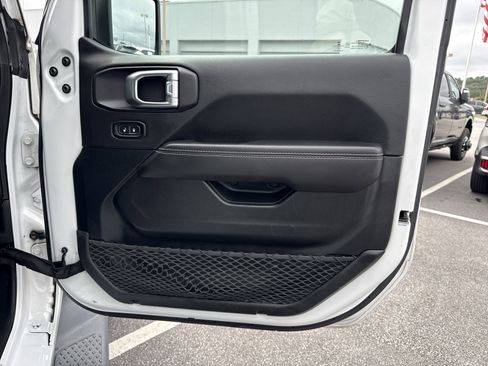 Used 2021 Jeep Gladiator Overland image 15