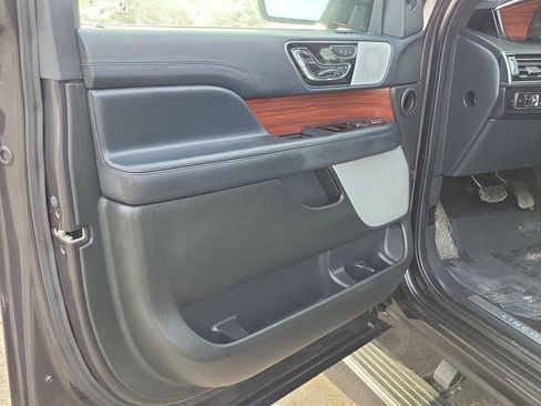 Used 2023 Lincoln Navigator Reserve image 6