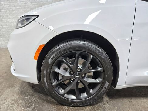 Used 2024 Chrysler Pacifica Touring-L w/ S Appearance Package AWD/4WD image 67