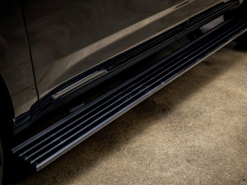 Used 2021 Cadillac Escalade Sport Platinum w/ LPO, ONYX Package image 18