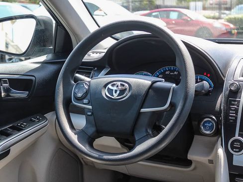 Used 2012 Toyota Camry LE image 19