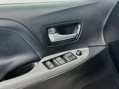 Used 2015 Toyota Sienna SE FWD image 15