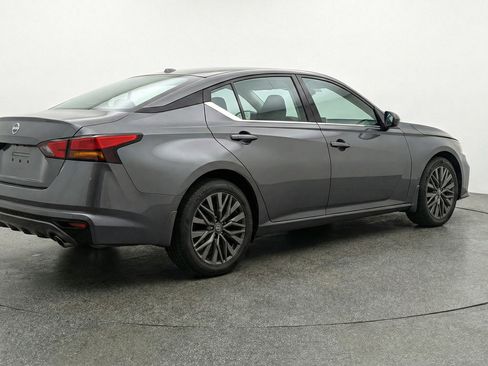 Used 2025 Nissan Altima 2.5 SV image 9