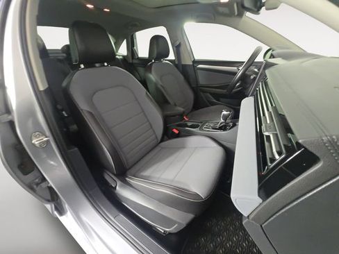 Used 2025 Volkswagen Jetta SE FWD image 15