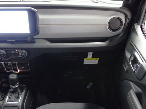 New 2026 Jeep Gladiator Sport image 28