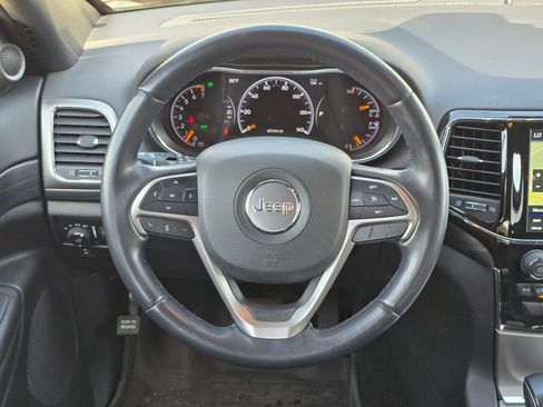 Used 2022 Jeep Grand Cherokee Laredo X image 8