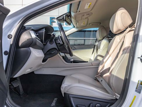 Used 2020 Genesis G70 2.0T image 7