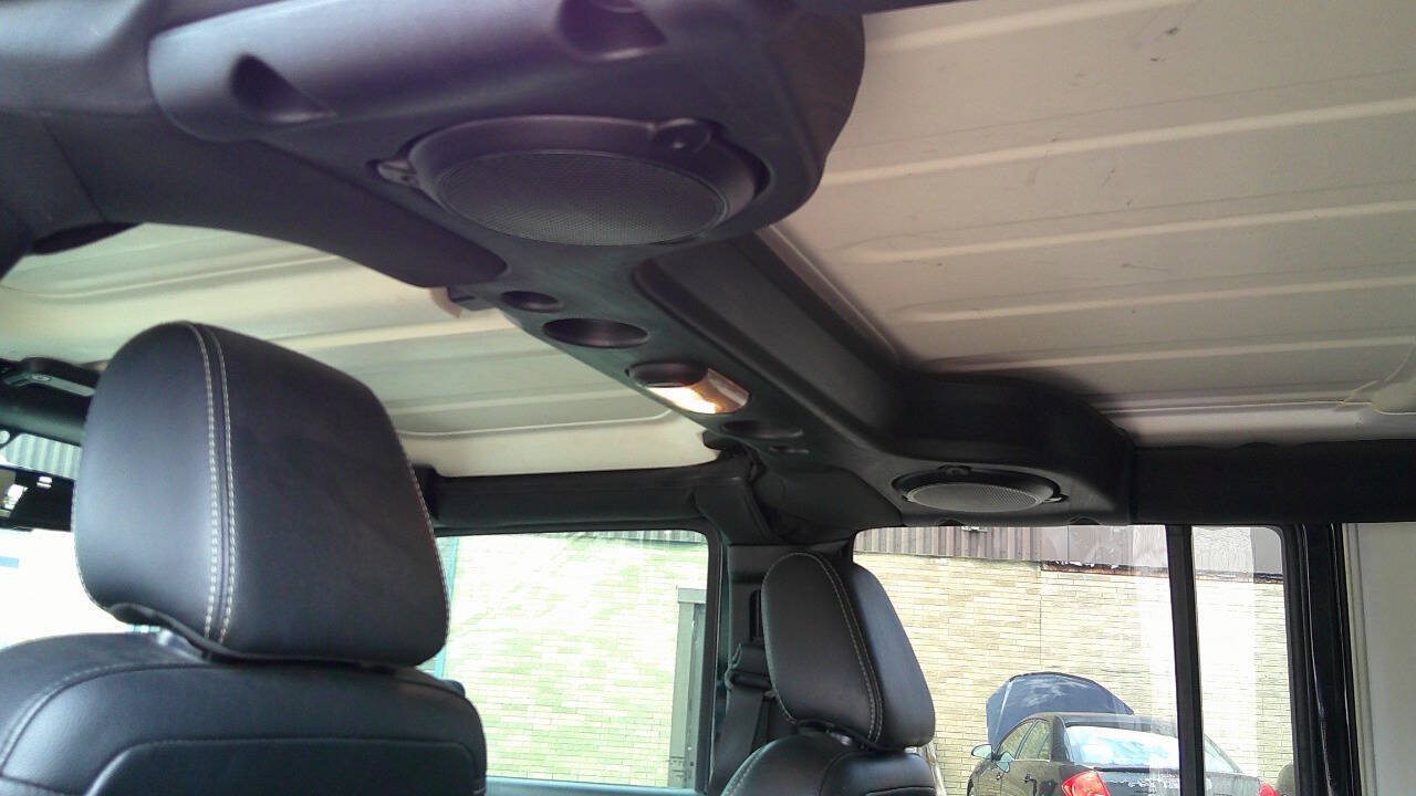 Used 2014 Jeep Wrangler Unlimited Sahara w/ Dual Top Group AWD/4WD image 14