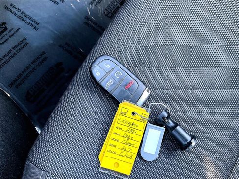 Used 2020 Dodge Charger SXT w/ Blacktop Package image 13