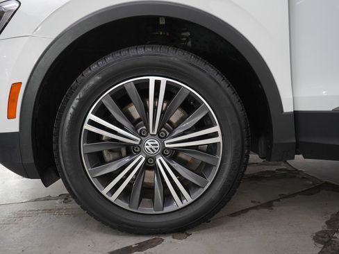 Used 2018 Volkswagen Tiguan SEL AWD/4WD image 30