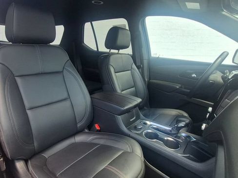 Used 2023 Chevrolet Traverse RS w/ LPO, Floor Liner Package AWD/4WD image 4
