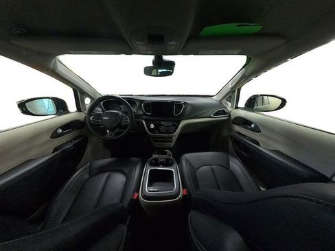 Used 2024 Chrysler Pacifica Touring-L image 33