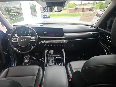 Used 2025 Kia Telluride S FWD image 13