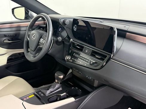 Certified 2025 Lexus ES 300h w/ Premium Package image 33