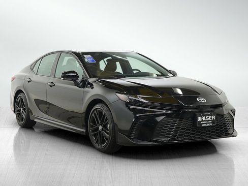 Used 2025 Toyota Camry SE image 7