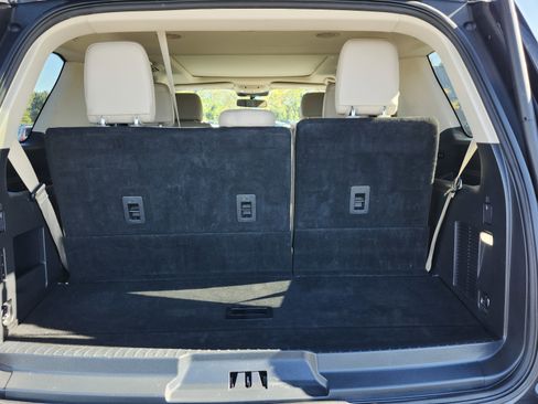 Used 2023 Ford Expedition Limited image 16