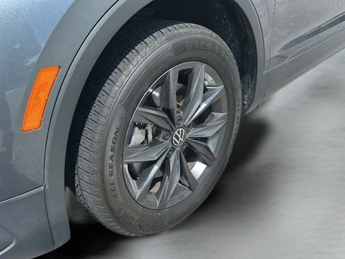 Certified 2023 Volkswagen Tiguan SE w/ Panoramic Sunroof Package FWD image 36