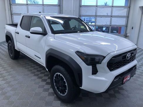 Used 2024 Toyota Tacoma TRD Off-Road image 8